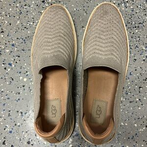 UGG WOMEN SLIP ON SAMMY SNEAKER SZIE 9.5